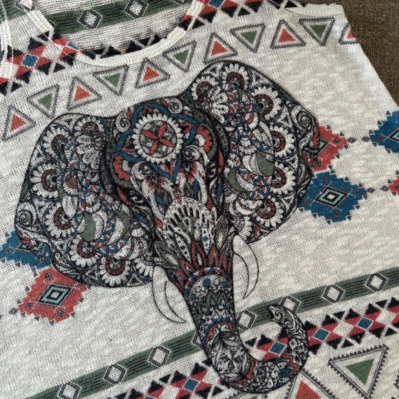 🔶5/30$!! Elephant Motif Boho Oatmeal Heather Scoop Hem Sweater Tank - Picture 7 of 8